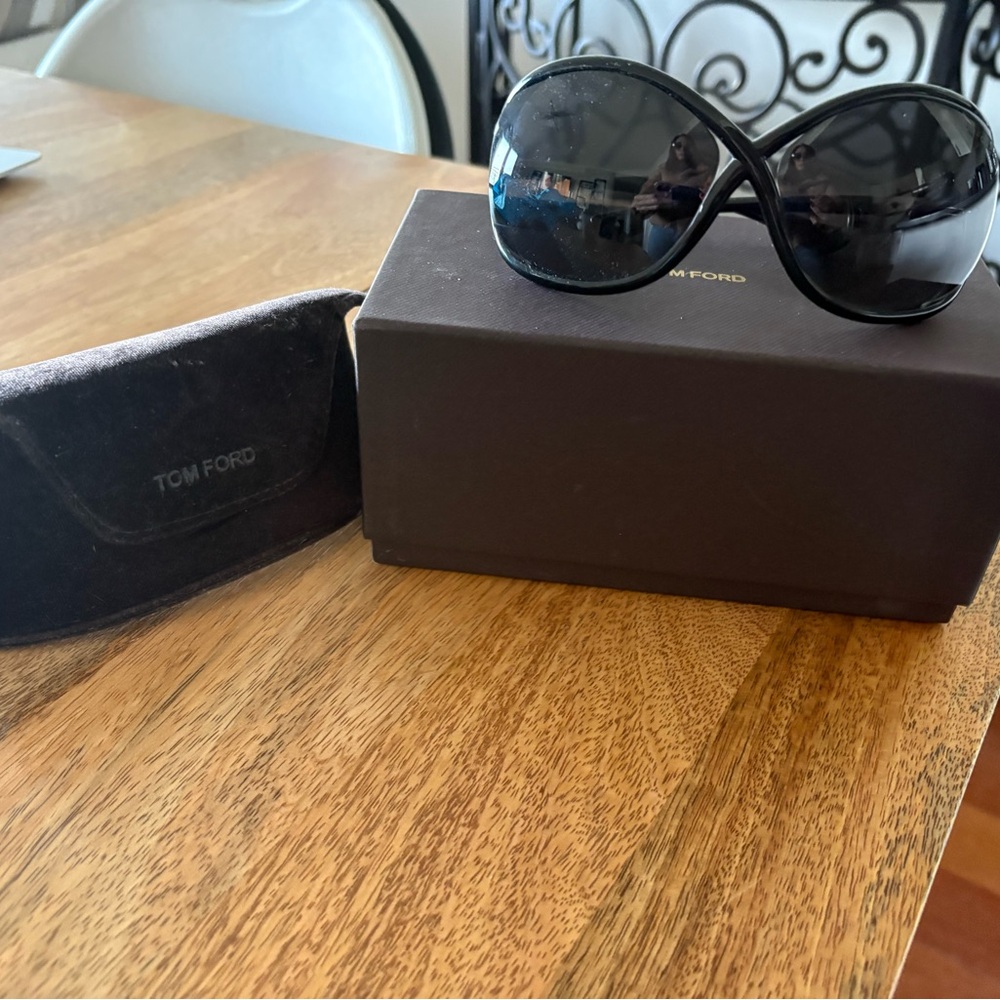 Authentic Tom ford sunglasses. Excellent condition - Picture 4 of 5